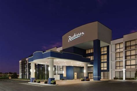 Radisson Hotel Lenexa Overland Park Pool: Pictures & Reviews - Tripadvisor