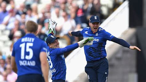 England v Sri Lanka: Watch Jason Roy's superb run out of Kusal Perera ...
