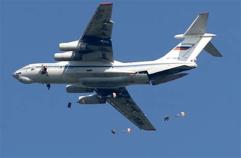 堪比战争片！俄米-24武直掩护伊尔-76运输机野战起降-新闻频道-和讯网