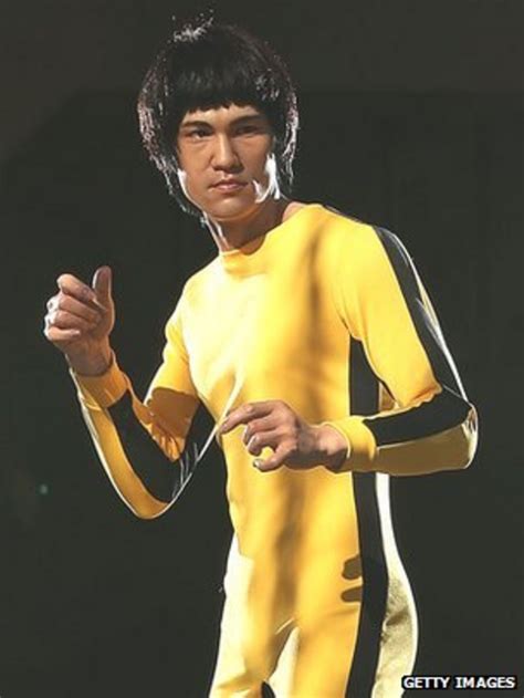 Bruce Lee: Yellow jumpsuit sells for $100,000 - BBC News