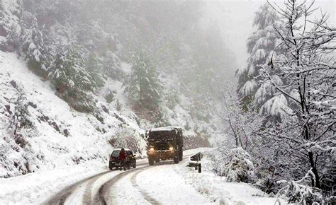 Heavy Snowfall in J&K, Uttarakhand; Jammu-Srinagar Highway Closed ...
