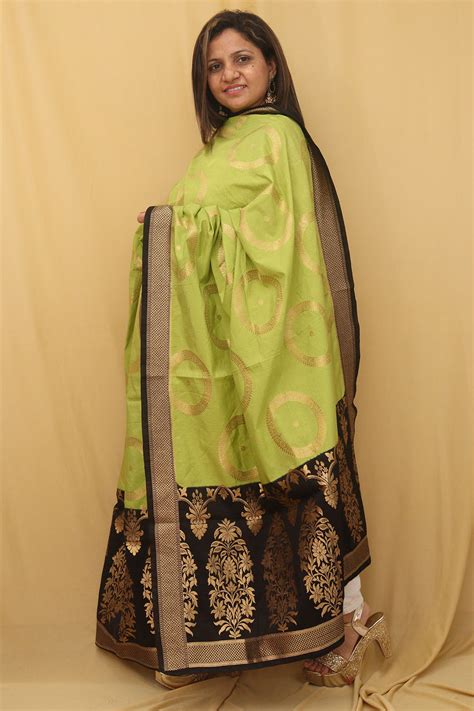 Green Banarasi Silk Dupatta: Ethnic Elegance!