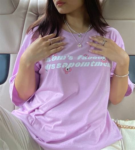 "Moms favourite dissapoint"(Unisex) Oversized T – chew.n.gum