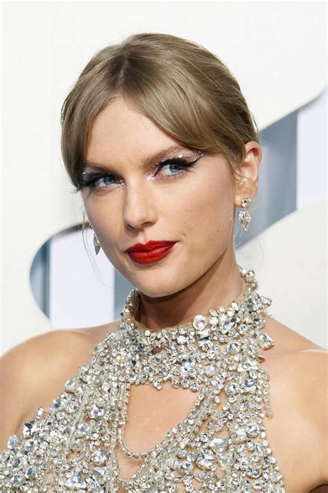 Taylor Swift No Bangs