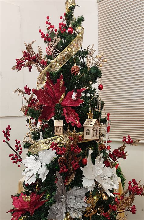 SnowFair 5 Feet Traditional Dense Christmas Tree With Metal Stand ...