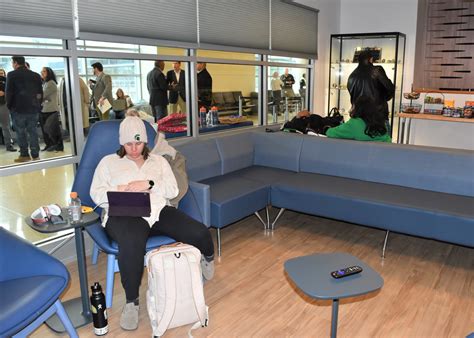 Renovated USO Center at Midway International Airport now open