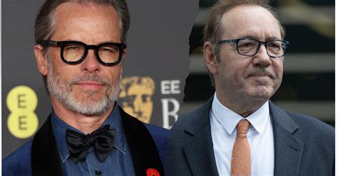 Guy Pearce popłakał się przez Kevina Spaceya. "Wziął mnie na cel"