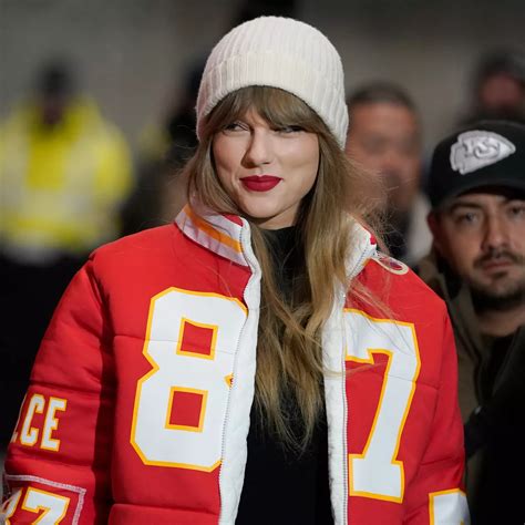 Taylor Swift Braves Bitter Cold to Support Travis Kelce and the Kansas ...