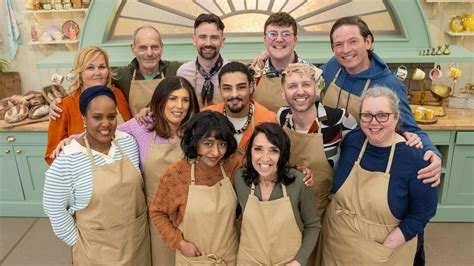 Norfolk Bake Off contestant Illiyin faints during showstopper - BBC News