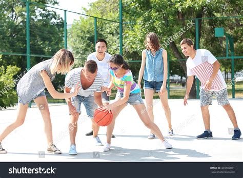 They Are Playing Basketballl 的图像结果
