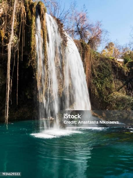 Waterfall Side View 的图像结果