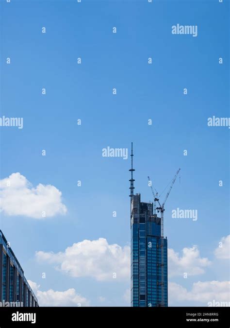 Skyscraper Front View 的图像结果