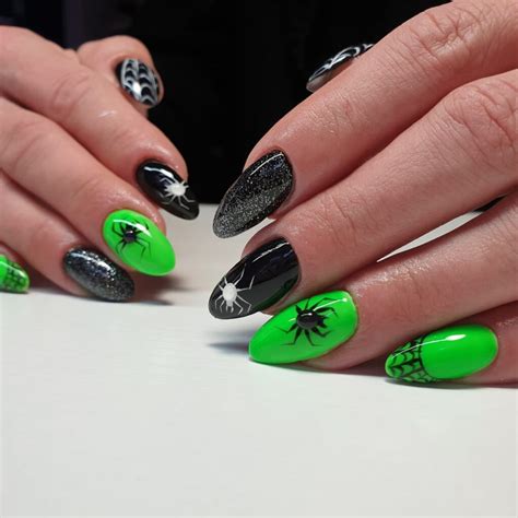 27+ Eye Catching Ideas For Black and Green Nails - Nail Designs Daily