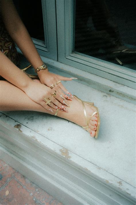 Teen Girl Feet In Sandals Photos, Download The BEST Free Teen Girl Feet ...