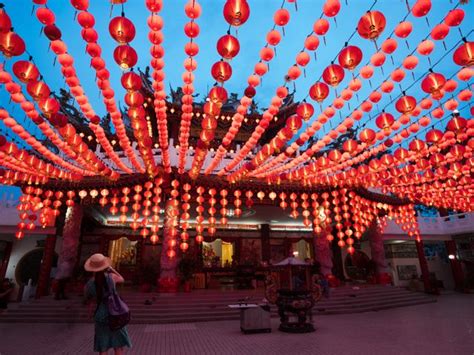 Why are Indonesians scaling 7,000ft to worship this Ganesha idol ...