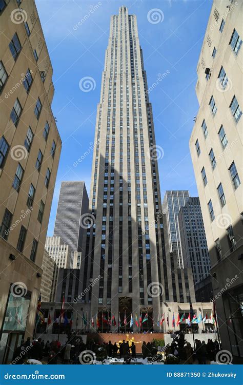 GE Building at Rockefeller Plaza in Midtown Manhattan Editorial Image ...