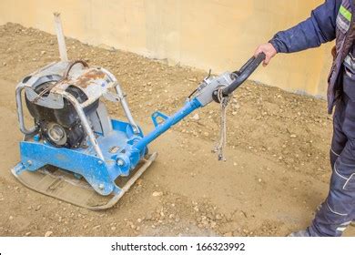 Using a Vibrating Plate Compactor On Sand 的图像结果