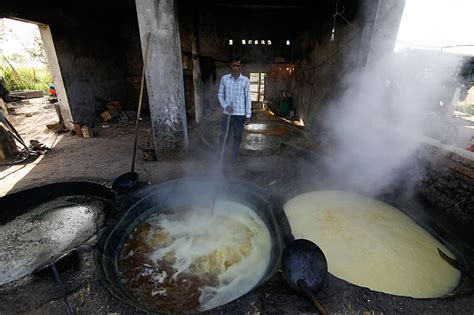 The Traditional Art of Jaggery-Making: A Healthier Sugar Alternative