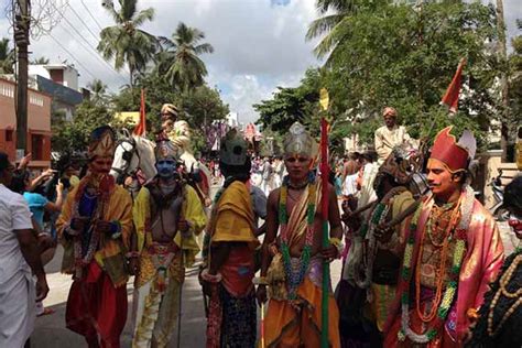 Folk art forms a big draw at Nanganallur Narasimhar temple car festival