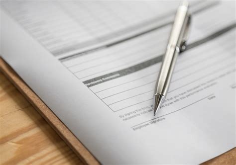 Silber Stift auf Papier | Kostenlose Foto