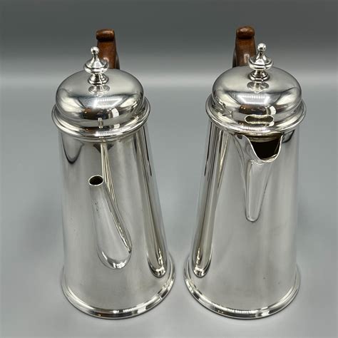 Edwardian Quality Silver Plated Coffee Pot & Hot Water Jug Set