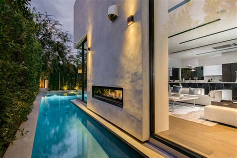 7 Reasons to Stand in Awe of the Indoor Outdoor See Through Fireplace