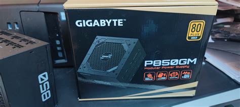 4-pin aansluiting voor CPU op moederbord. maar 8-pin op PSU ...