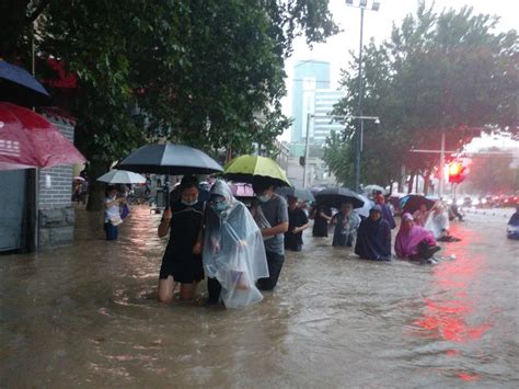 暴雨倒灌致12人死亡 郑州地铁何以至此？_凤凰网