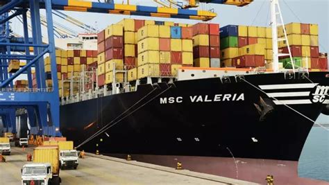 காலி கண்டெய்னர்களை வாங்கிக் குவிக்கும் சீனா.. எதற்காக தெரியுமா ...