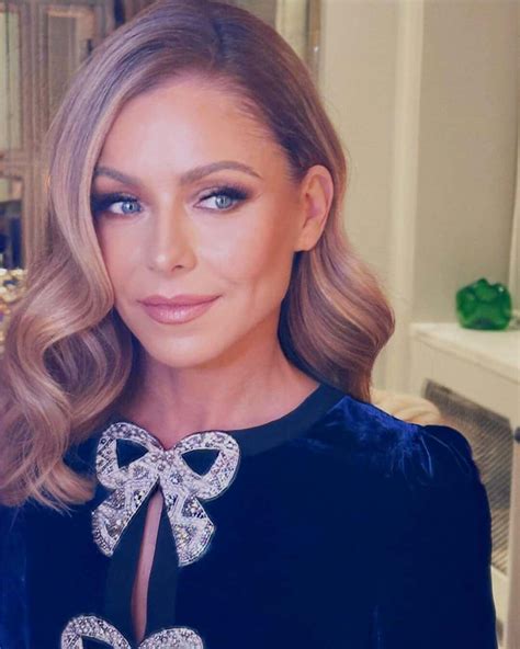 Kelly Ripa: Net Worth, Age, Height, Career & Personal Life Insights