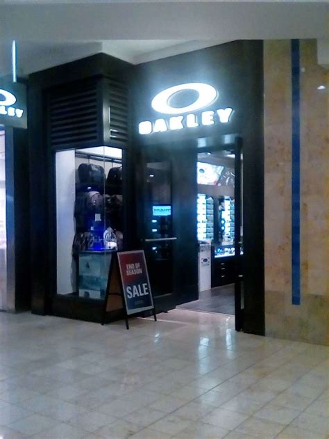 Oakley Store - 9303 Jeff Fuqua Blvd Ste 2747, Orlando, FL 32827