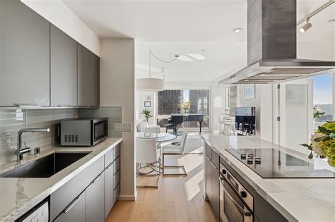 333 Bush Street #4101, San Francisco - Presented by Steven Mavromihalis