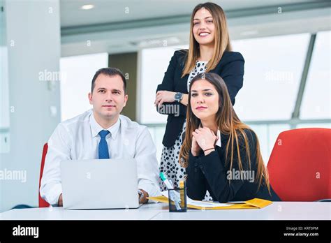 Modern Business People 的图像结果