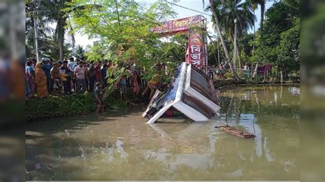 Haldia bus accident: হলদিয়ায় পুকুরে পড়ল যাত্রী বোঝাই বাস, চলছে ...