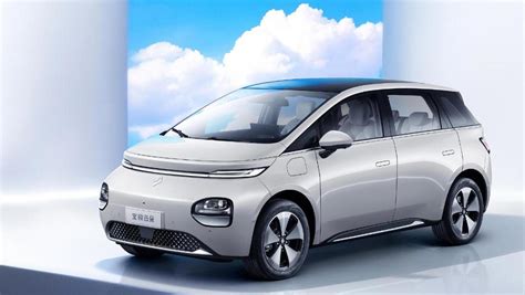 Wuling Baojun Yunduo compact EV unveiled in China starting at 95,800 ...