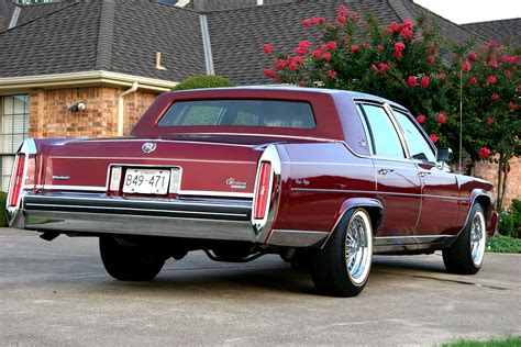 Cadillac Fleetwood spécifications techniques et économie de carburant