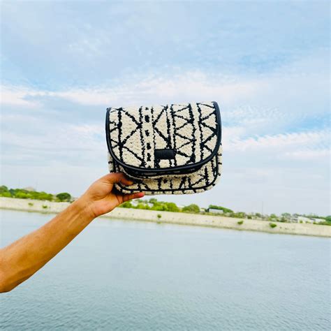 White Fur sling – mohlifestyle