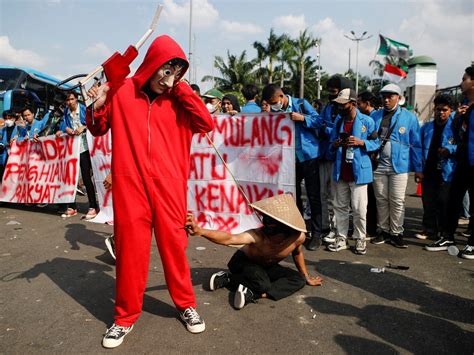 Protests in Indonesia as anger grows over fuel price hike | News | Al ...