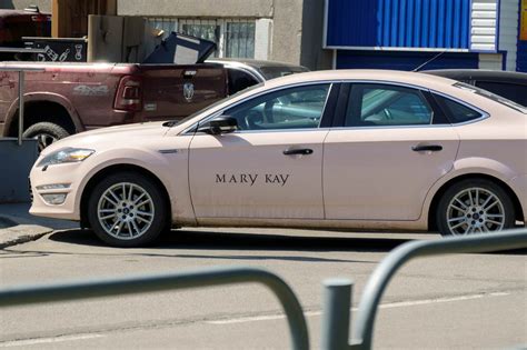 Influencer Buys Pink Mary Kay Cadillac—Her Hater Wasn’t Happy