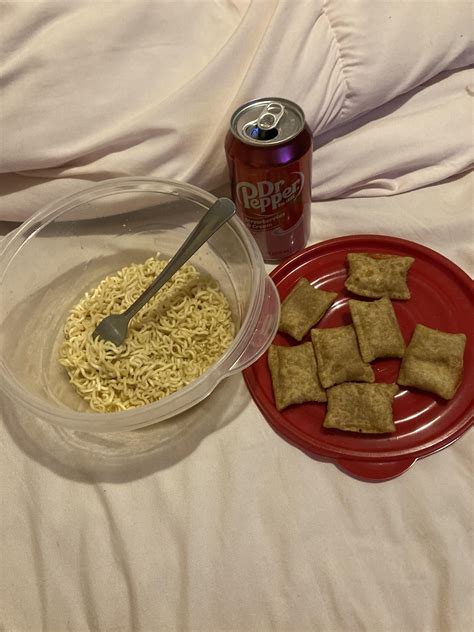 Late night snack ft. Strawberry dr pepper🤤🤤 : r/shittyfoodporn