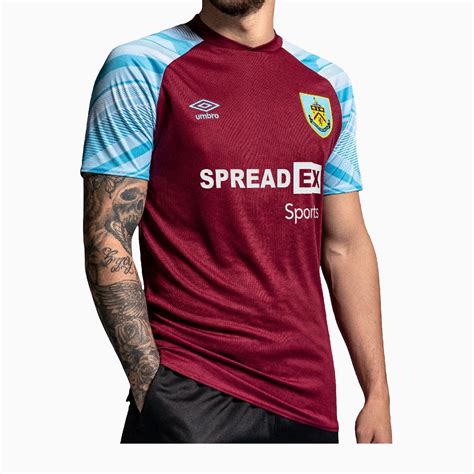 Les maillots de Burnley 2021-2022 révélés par Umbro