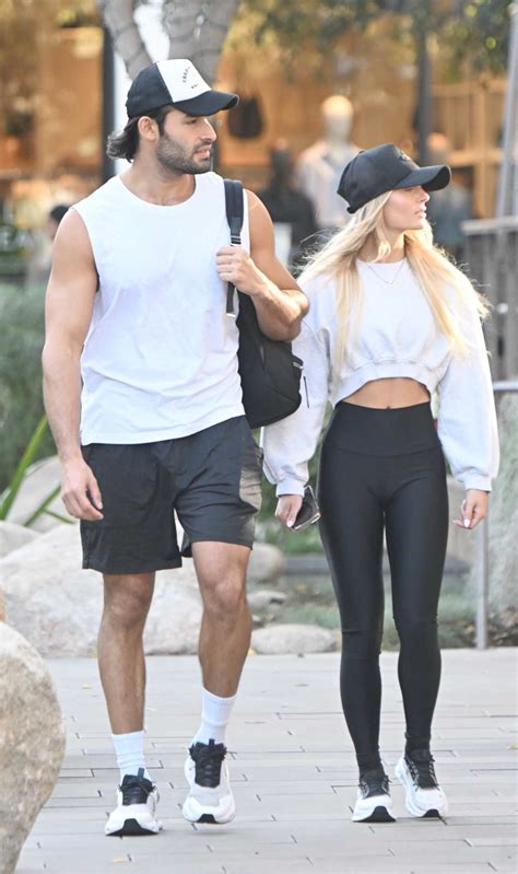 Brooke Irvine in a Black Cap Was Seen Out with Sam Asghari in Studio City 01/12/2025-4 – LACELEBS.CO