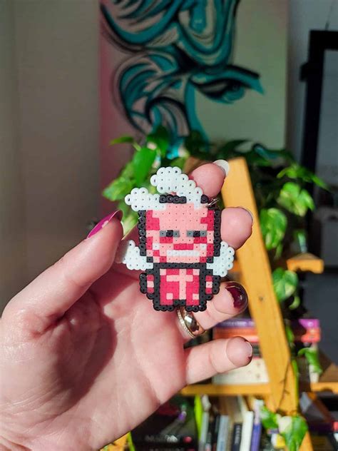 Chaveiro Titan Colossal Attack on Titan pixel art hama beads - Comando Geek