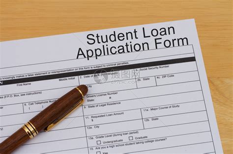 学生贷款申请表在木高清图片下载-正版图片503569939-摄图网