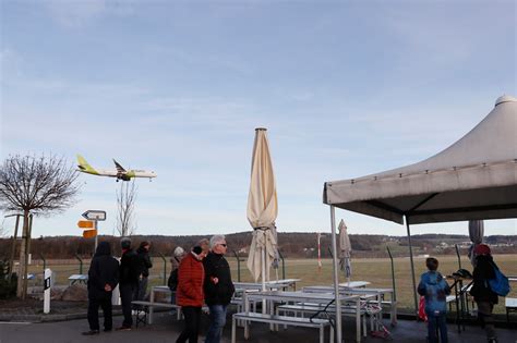 Flughafen Zürich: Aviatikfans müssen mit kleinerem Gastroangebot ...