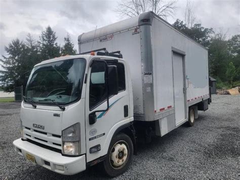 ISUZU NPR Cab Over 20ft Box Truck - Equipped w/10ft Custom Easy Access ...