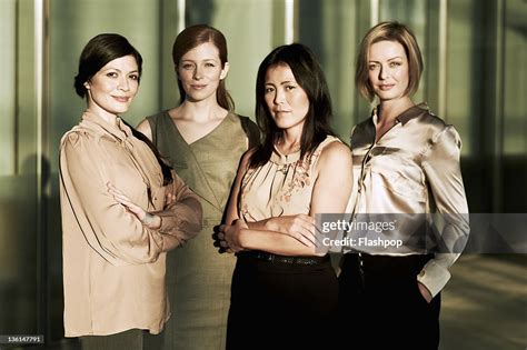 Business Women Group Portrait 的图像结果