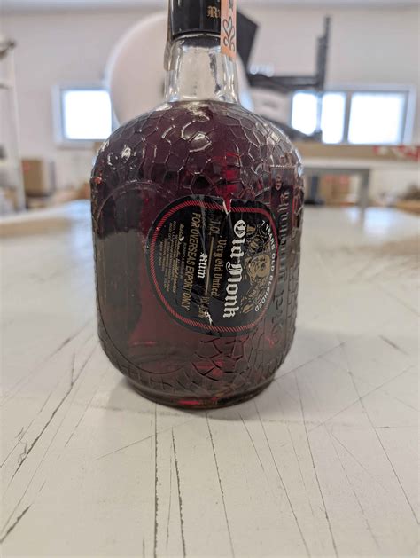 Old Monk 7 Year Old 1L - damaged - Dark Rum | Bondston