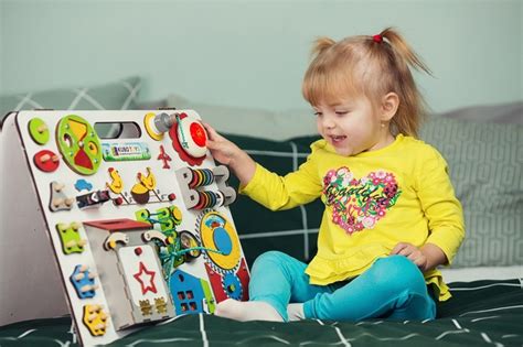 Посмотрите, какие экологичные игрушки из дерева делает семья из Бреста