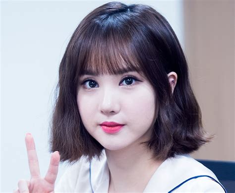 pipi tembem model rambut pendek wanita gemuk